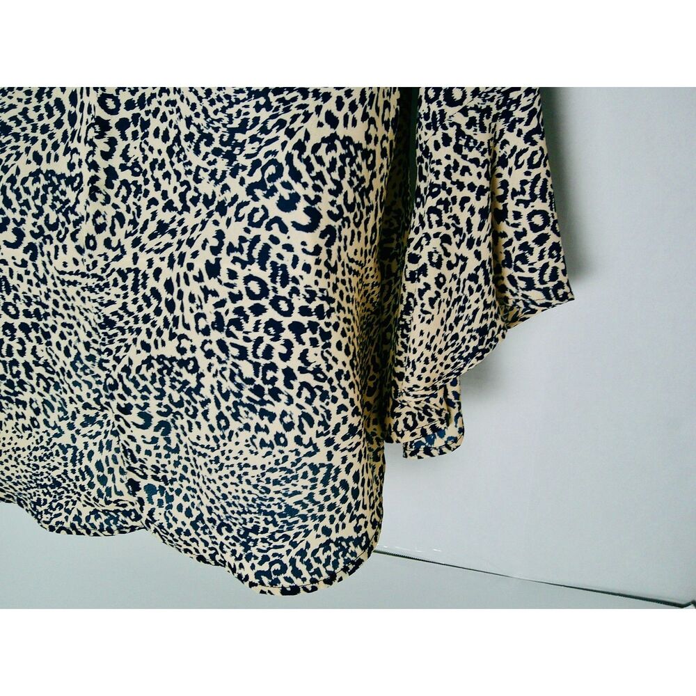 CREAM & BLACK CHEETAH PRINT 3/4 SLEEVE V-NECK BLOUSE. WOMEN'S LARGE - Picture 3 of 4